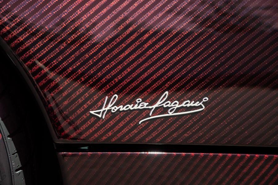 Логотип Pagani Huayra Red Carbon 2014 года  (фото 8 из 26)